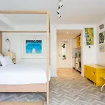 Mid Century Modern Central Upper City